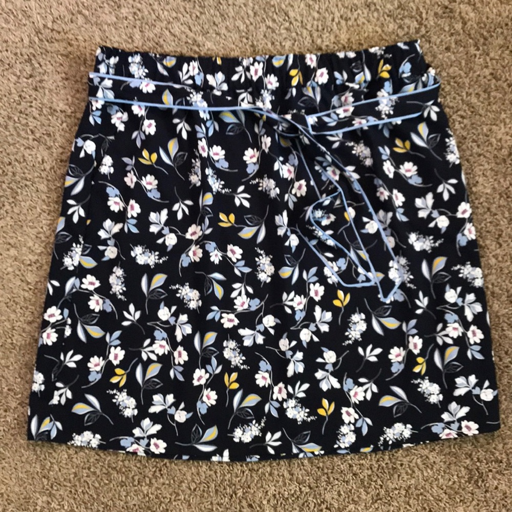Navy print skirt with pockets